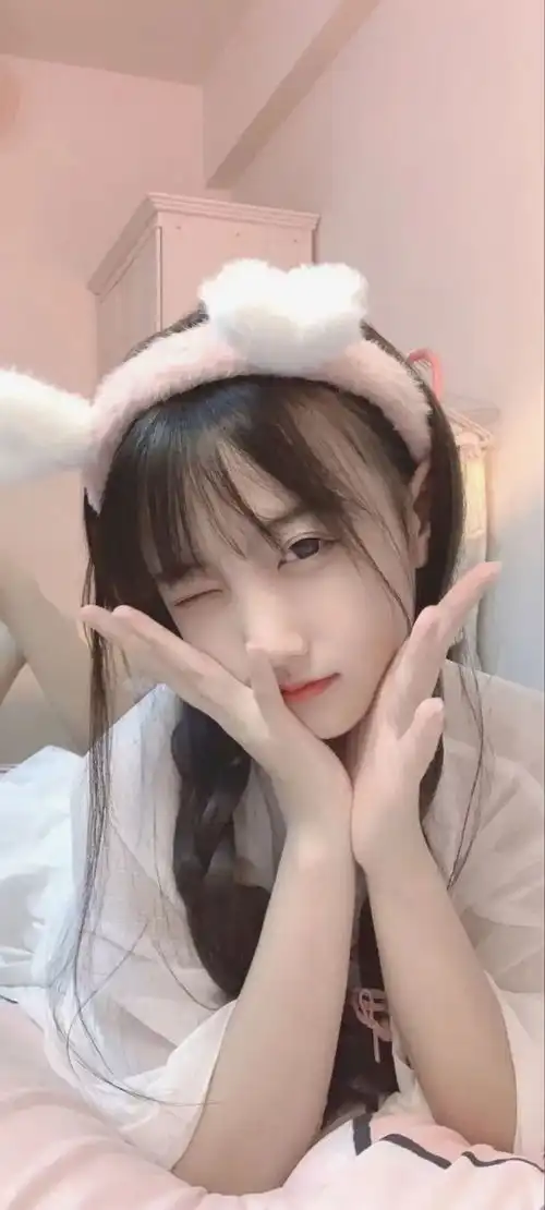 抖音热门超萌大眼萌妹壁纸