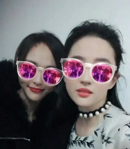 刘亦菲深夜发微博,一张图片,却被网友发现了亮点
