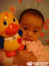 分享一下孕妈妈宝宝跟小黄鸭的合影吧
