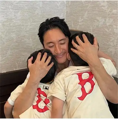 知名男星官宣三胎产女,小12岁妻子颜值高,是钟丽缇前男友