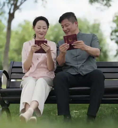 相亲闪婚广场舞之争,爆款短剧拿捏老年人