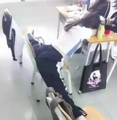 奶奶嫌弃沙雕做it工作,说怎么做这么倒霉的工作哈哈哈哈哈笑疯