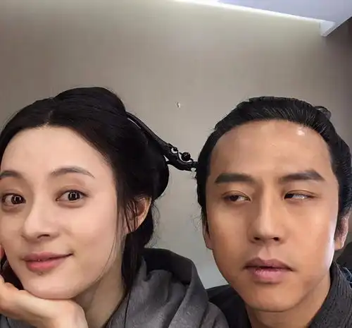 孙俪12岁父母离异她曾恨父亲,信奉不婚主义,两个人改变了她