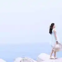 我要蓝色的意境女头,只有有蓝色哪怕是一点,要意境,要好看,不然男头也行