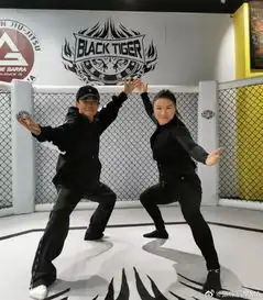 懒理马蓉疯狂辱骂,王宝强与世界冠军张伟丽合影,风采依旧