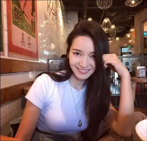 同样是杨幂旗下的艺人,为什么迪丽热巴能火,而她却不行