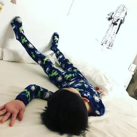 梁静茹儿子超萌近照曝光大眼长睫毛网疯赞小帅哥