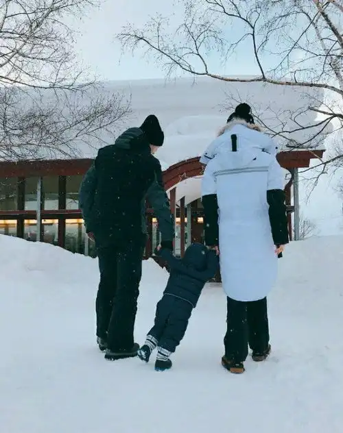 黄晓明baby为儿子过4岁生日黄晓明零点送祝福,太宠小海绵