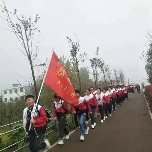 重温移民精神磨炼坚强意志淅川县香花初中春季远足行活动纪实