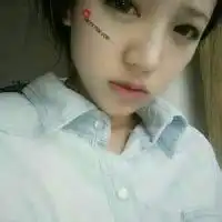 2015最新情侣头像一对两张,男生穿黑衣服,女生穿白衣服的