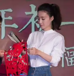 杨幂的手出卖了自己的少女人设,该向刘诗诗学学如何保养第2张脸了