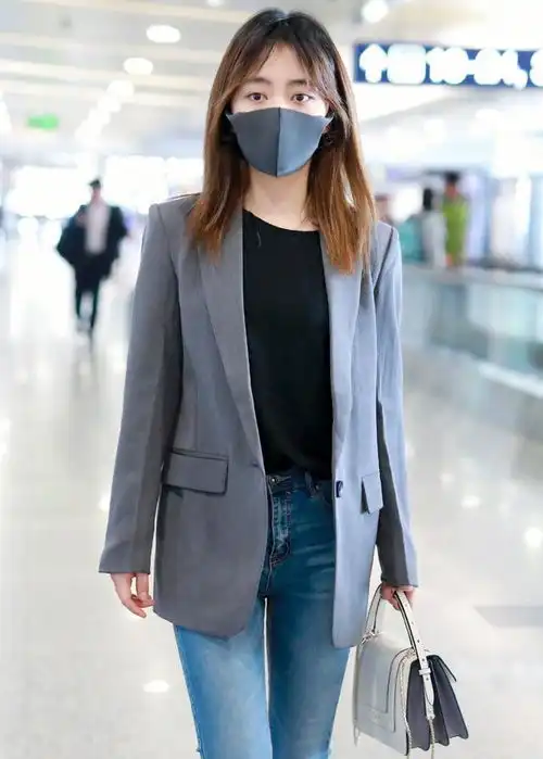 谭松韵有30了挑战00后jk制服,本以为不合适,哪知很少女