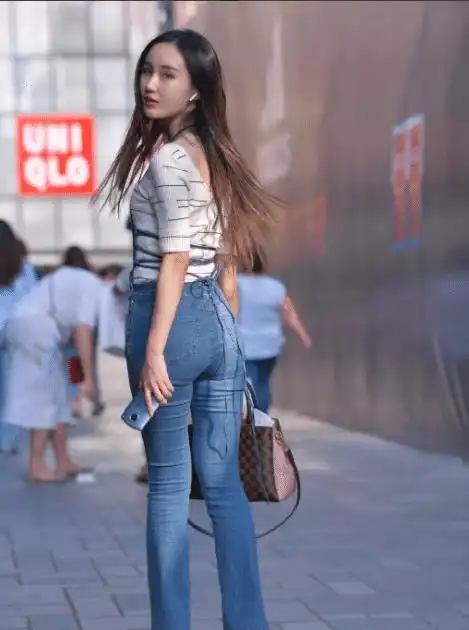 时尚辣妈的减龄穿搭,甜美又可爱,妥妥的时髦女郎