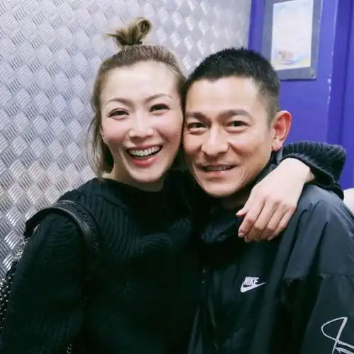 郑秀文我这辈子最正确的决定,就是原谅丈夫出轨维护了家庭幸福