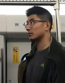 地铁上的他他他,野生帅哥来袭.....