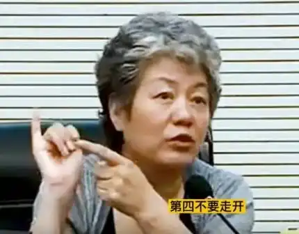 不给孩子手机就哭闹,正确教育孩子,李玫瑾掌握四不原则