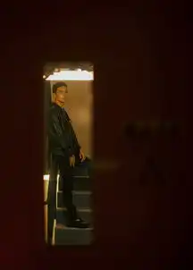 吴磊机车装现身品牌活动阳光少年展反转魅力