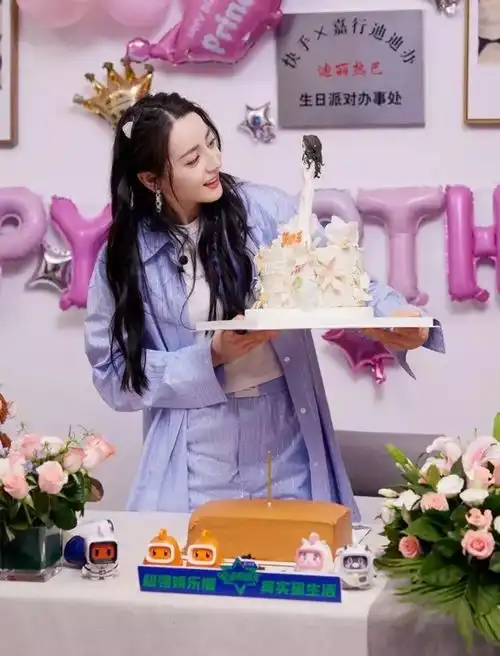迪丽热巴29岁生日直播0修图少女感十足