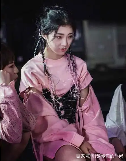 中学时代yamy非主流照片被转载,网友高级脸曾是杀马特