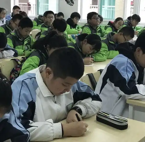 心存美好,学会感恩记西安经发中学感恩主题班会