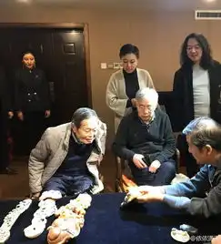 15年的爱情长跑97岁杨振宁精神矍铄赏玉器,43岁翁帆温柔相伴