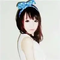谁有黑白色的女生头像给我谢谢
