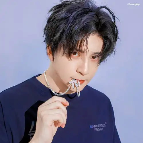 他出身音乐世家,是薛之谦的好友,曾为那英刘惜君等歌手写过歌