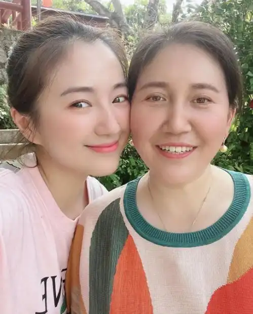 微商巨头木木农村出生靠微商成功逆袭,真实情况被扒