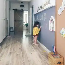 你家黑板墙还是黑色的那就out了