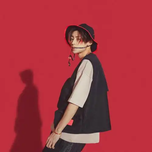 200723街头潮人不惧镜头的潮酷态度尽显品牌公开小鬼官方宣传图