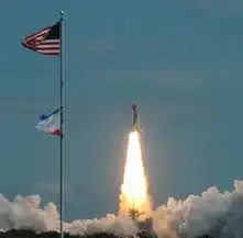 美国发现号航天飞机升空飞往国际空间站