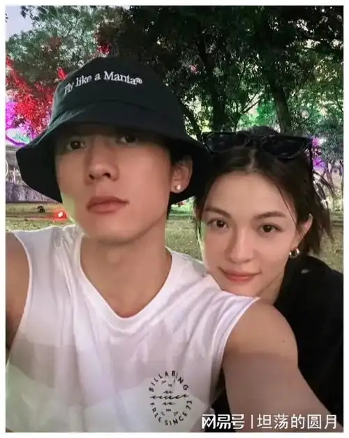 侯雯元枕上了钟楚曦送的枕头,真情侣就是好嗑啊,简直太甜了