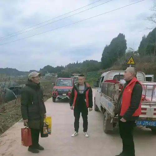 镇金镇二郎村邻里欢聚迎新春,岁寒送福暖人心