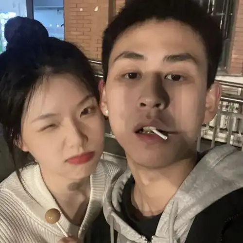 情侣头像你的开心比对错重要