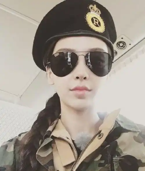 angelababy穿军装学宋仲基撩妹网友帅炸了