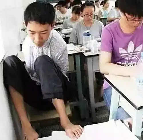 最有温度的校园明星市七中举行优秀校友彭超获第十五届全国十佳孝贤授匾仪式暨彭超励志事迹报告会