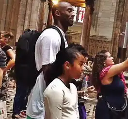 科比一家享受欧洲之旅与美妻频频秀恩爱