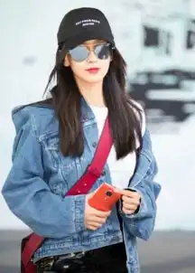 angelababy潮装现身机场,生完孩子就不好好穿衣