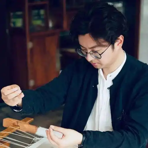 轻罗小扇,绣出守艺与创新