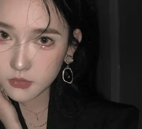 女生常有的3种坐姿,身材会越来越胖,大象腿早晚不招自来