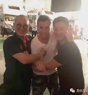 吴京,该不该捐出片酬