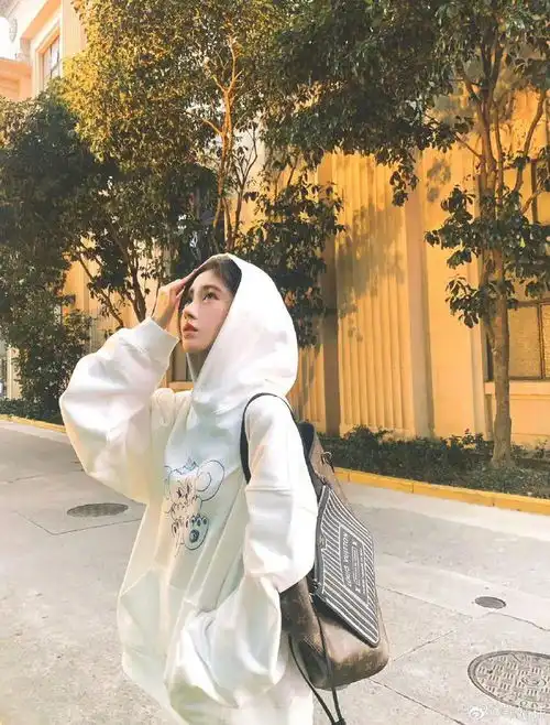 鞠婧祎式氛围感头像,怎么拍