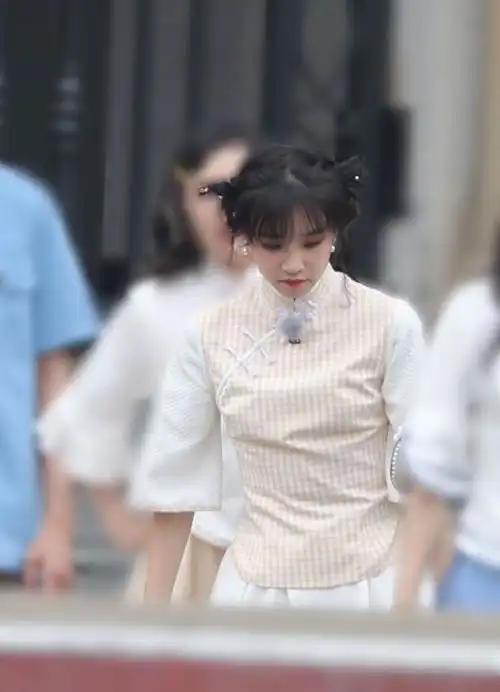 跑男民国风造型baby美翻全场,宋雨琦呆萌,宋祖儿气质绝了