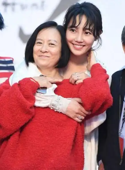 背靠大树好乘凉董子健与孙怡出道就结婚生子,以后全靠王京花