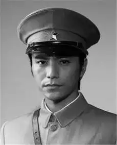 宋仲基太阳的后裔实力撩妹霍建华吴亦凡杨洋男星军装造型谁最帅