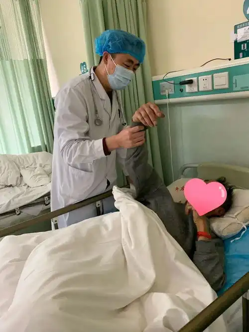 医路有情神经内科刘文华副主任为患者垫付医疗费用