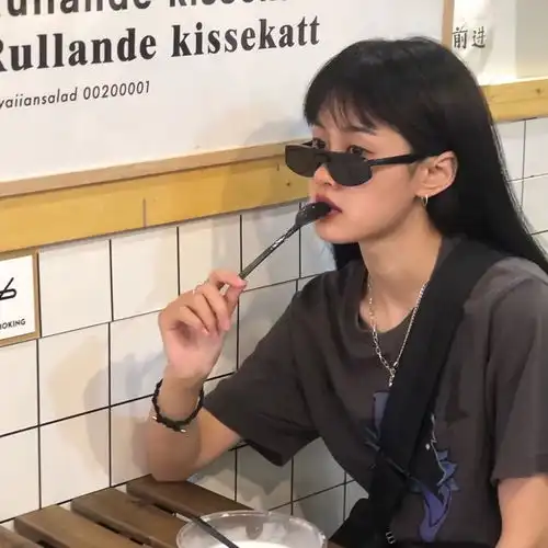 一期头像甜妹