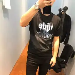 王嘉尔同款韩国设计师系列设计能力强大,在很多走秀上3万针刺绣,7色调数码印花120支高密度丝光棉材质