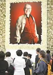黄万人追思会市民明星齐洒泪