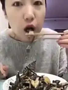女主播直播吃青蛙视频脑门内脏统统不放过